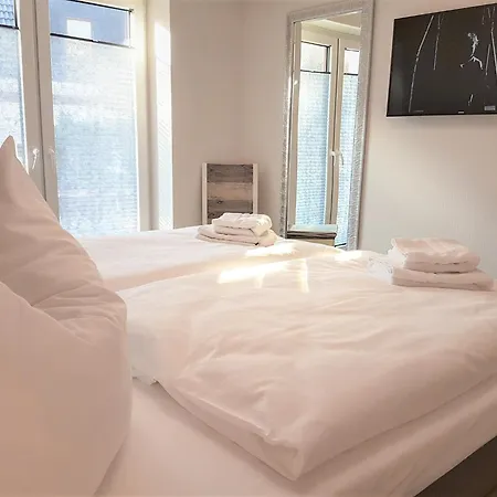 Bernstein Mare Rose 2 Büsum